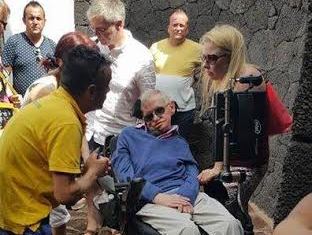 Stephen Hawking visita el Parque Nacional de Timanfaya