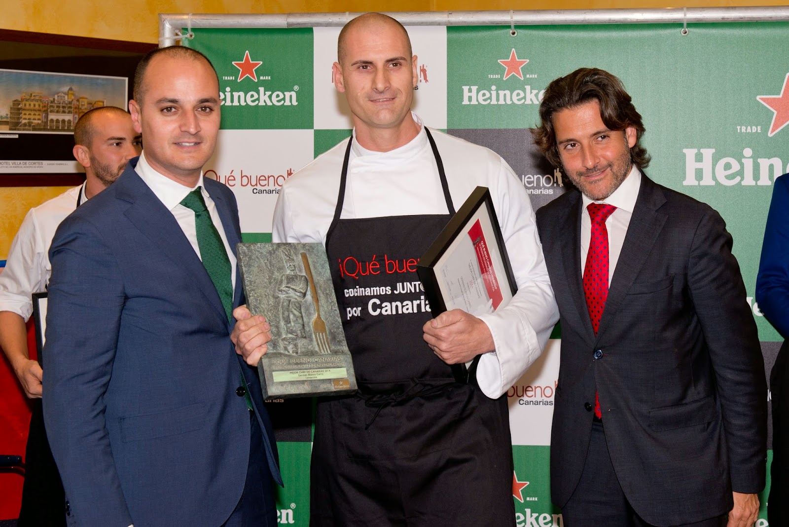Germán Blanco recogiendo su premio como Mejor Chef, en Qué bueno Canarias 2015.